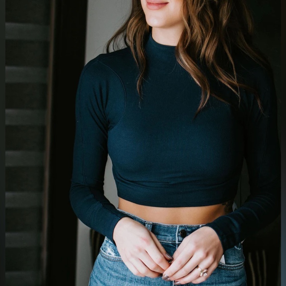 NWT - Mono B Mock Neck Cropped Shirt